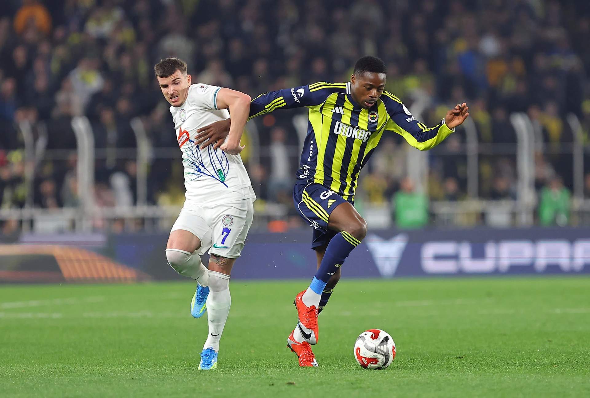 Fenerbahçe’de 90+ Kabusu Sürüyor: Kadıköy’de Liderlik Fırsatı Kaçtı