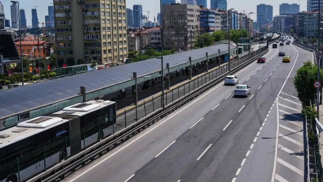 İstanbul’da Bayram Sabahı Yollar Boş Kaldı: Yoğunluk Yüzde 6 Ölçüldü