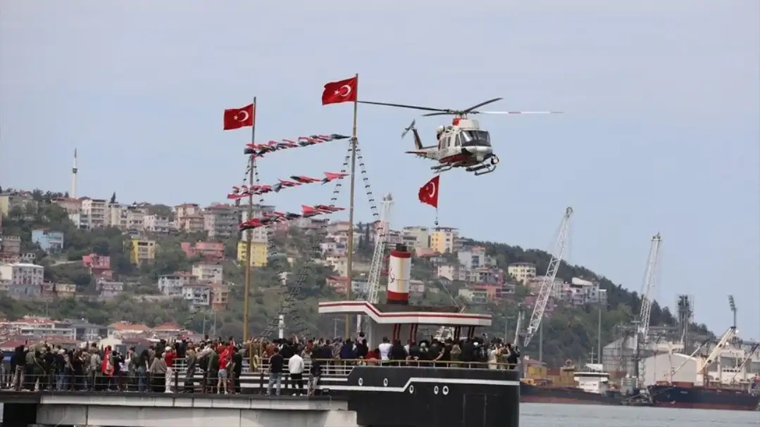 Samsun’da 19 Mayıs Coşkusu: Türk Bayrakları ve Atatürk Posterleriyle Süslenen Gemiler Geçit Töreni Yaptı