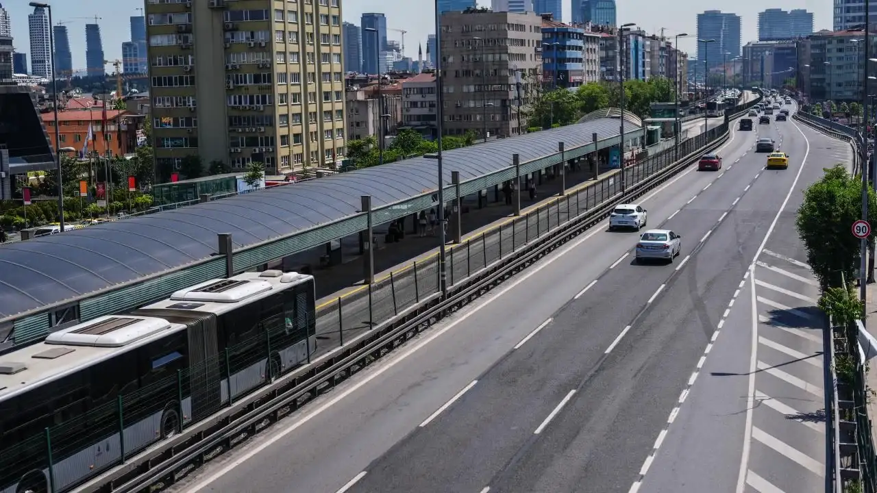 İstanbul’da Bayram Sabahı Yollar Boş Kaldı: Yoğunluk Yüzde 6 Ölçüldü