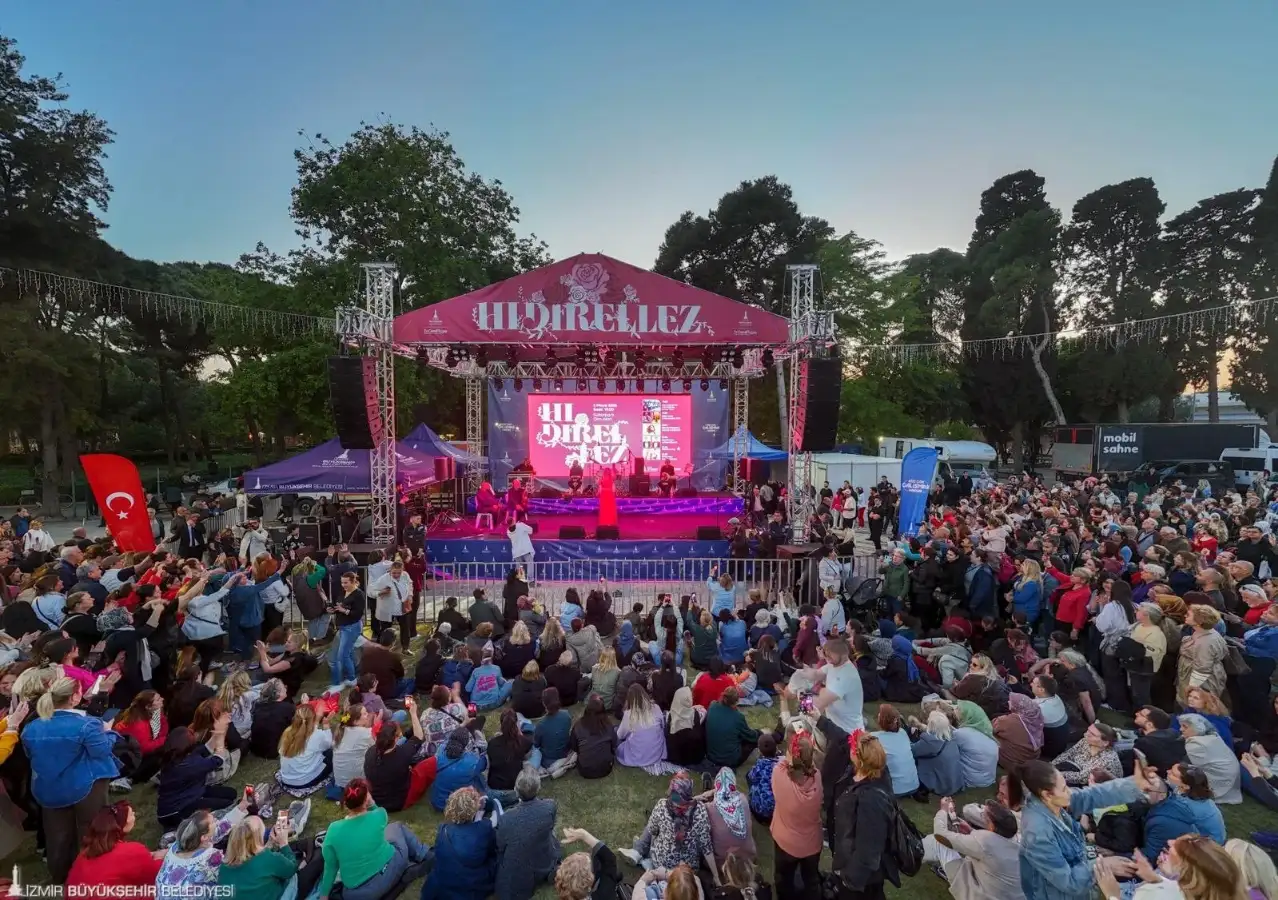 İzmir Kültürpark'ta Hıdırellez Coşkusu Yaşandı