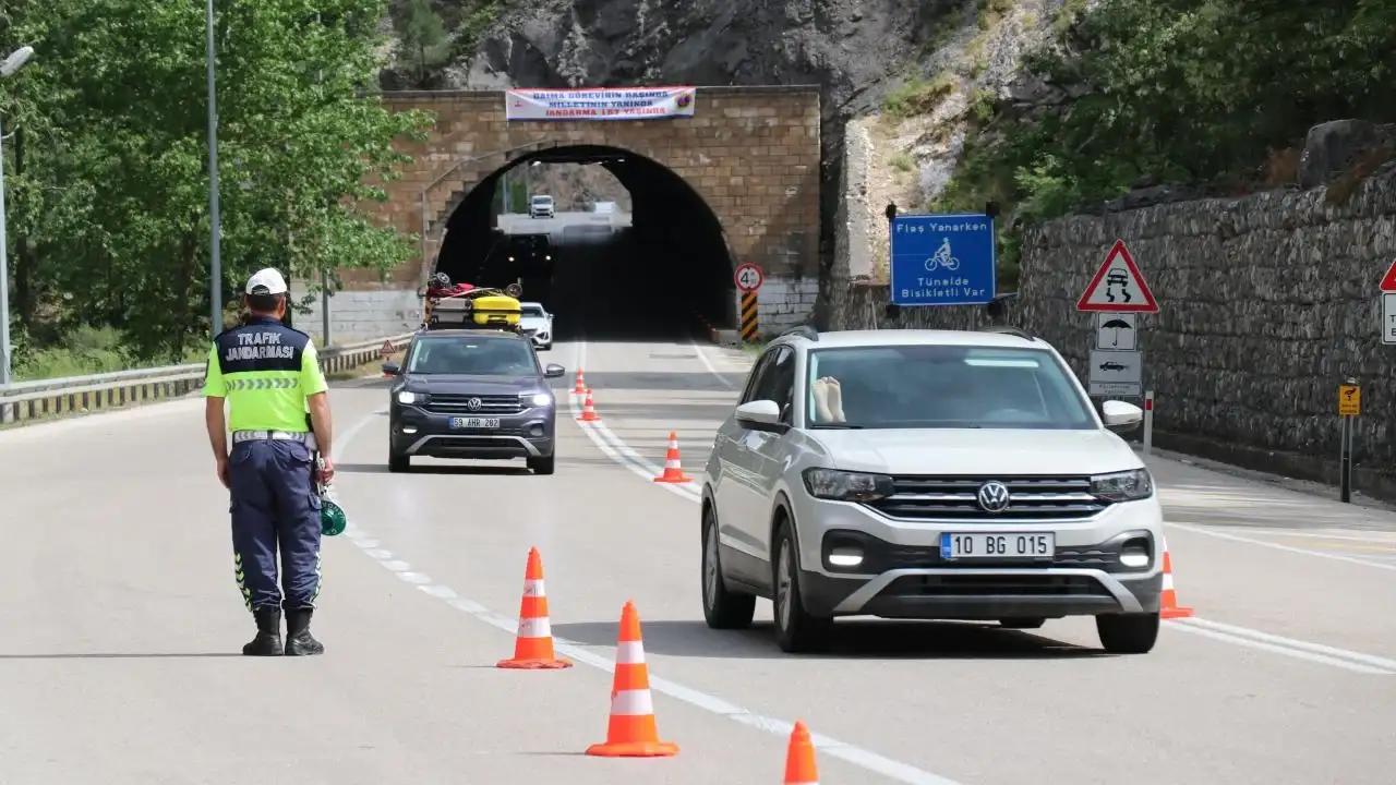 Kurban Bayramı Trafiğinde Isparta-Antalya Yolunda Yoğunluk İkiye Katlandı