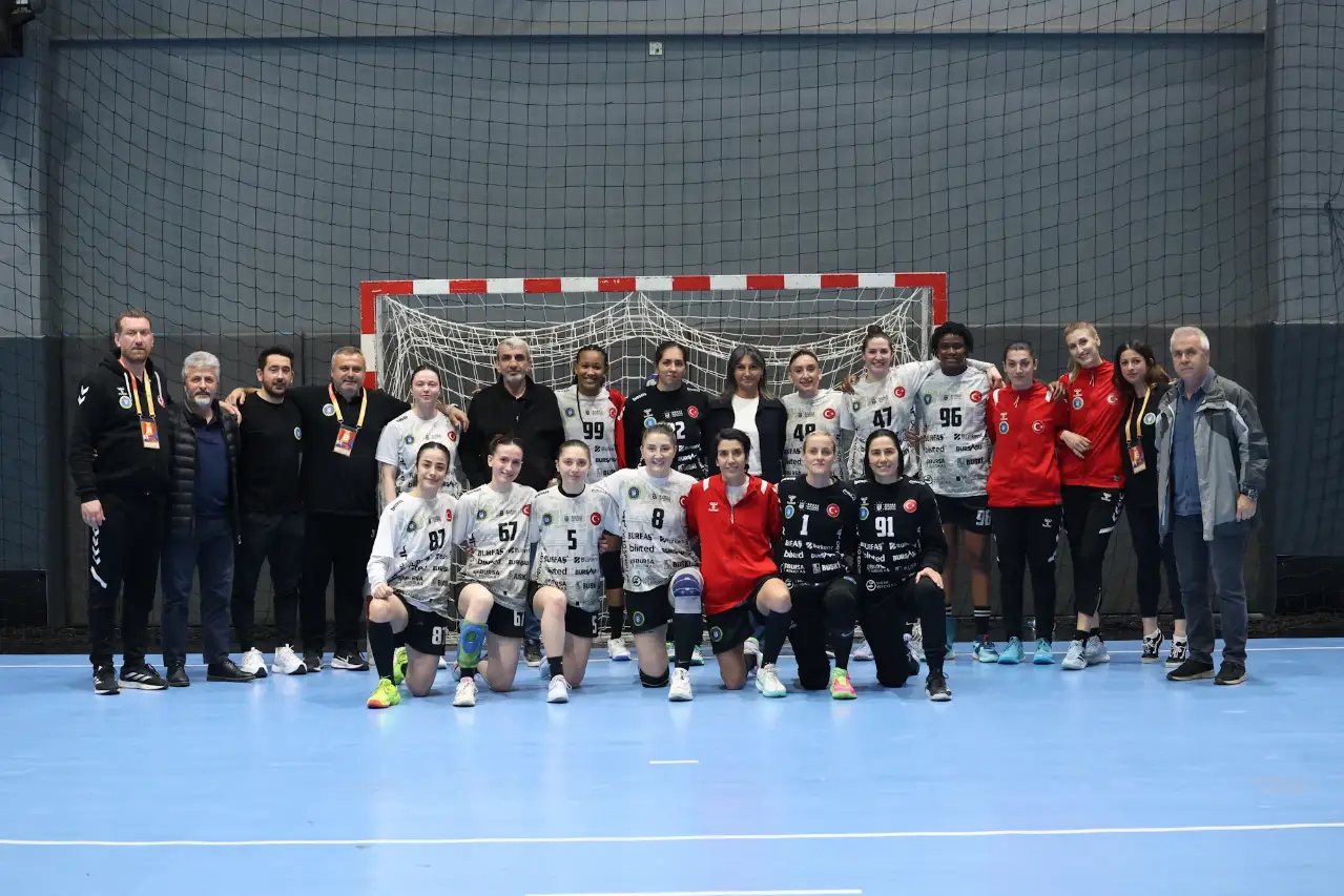 Bursa Büyükşehir Belediyespor Hentbolda Zirveyi Bırakmıyor
