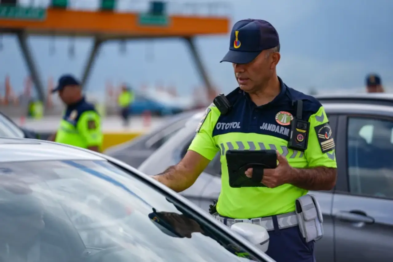 İzmir Otoyol Jandarma Komutanlığı Ekipleri Bayram Yoğunluğuna Karşı Sahada