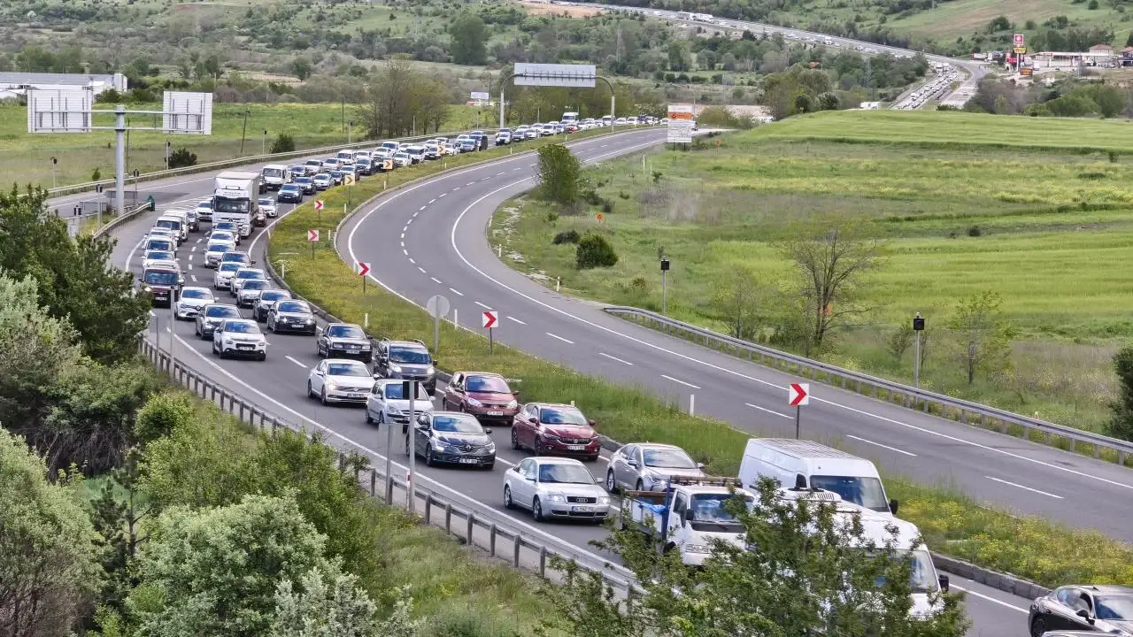 Bayram Dönüşü Trafikte Yoğunluk Artıyor