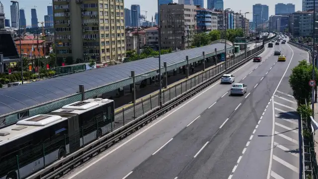 İstanbul’da Bayram Sabahı Yollar Boş Kaldı: Yoğunluk Yüzde 6 Ölçüldü
